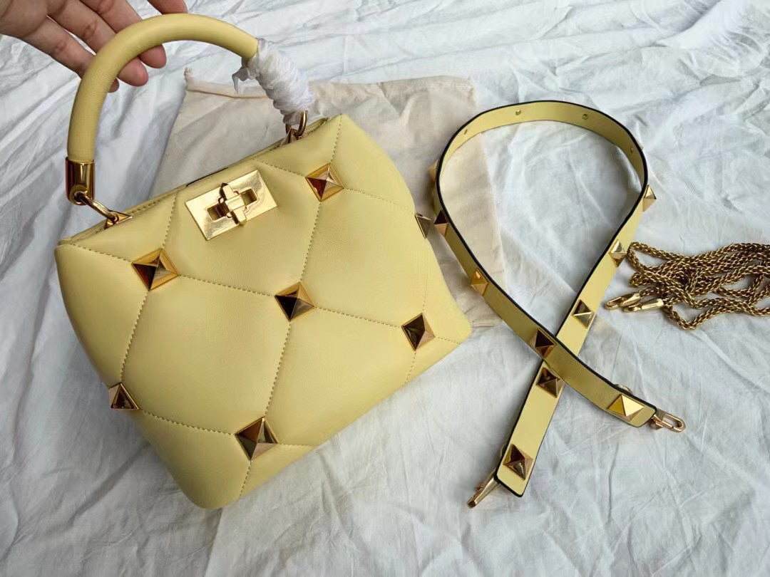 Womens Bag New High-end Personality Rivet Bag